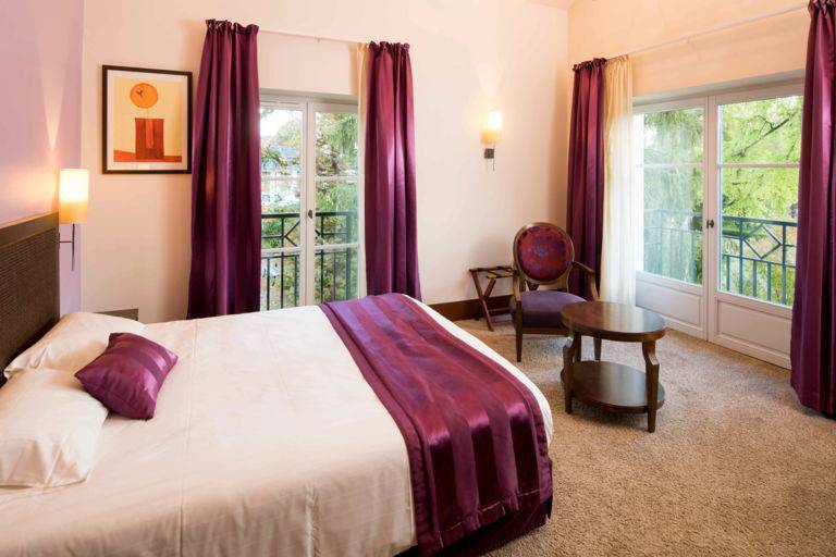 Chambre classique hôtel Luxeuil Clos Rebillotte