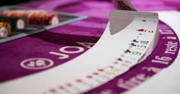 Croupier cartes casino JOA