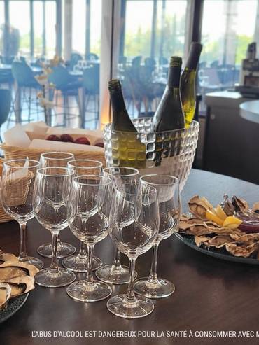 Casino JOA Saint Brevin l'Océan - huitres et vin blanc Casino JOA Saint Brevin l'Océan - huitres et vin blanc