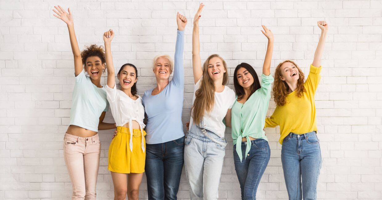 femmes_génération_joie_sourires_AdobeStock