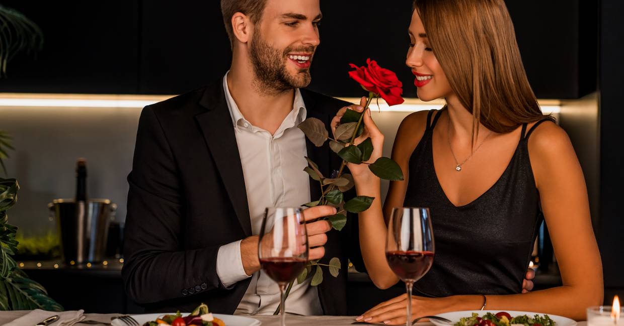 Couple Restaurant St Valentin