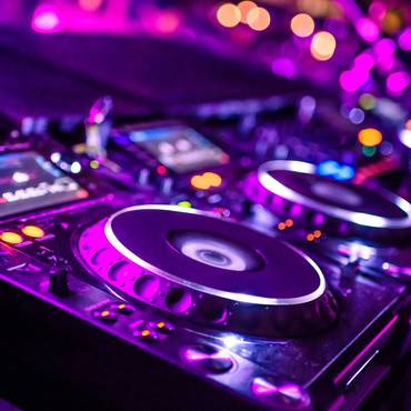 DJ