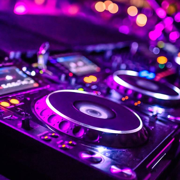 DJ