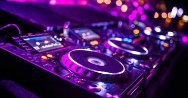 DJ