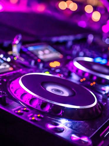 DJ