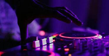 DJ  - platine