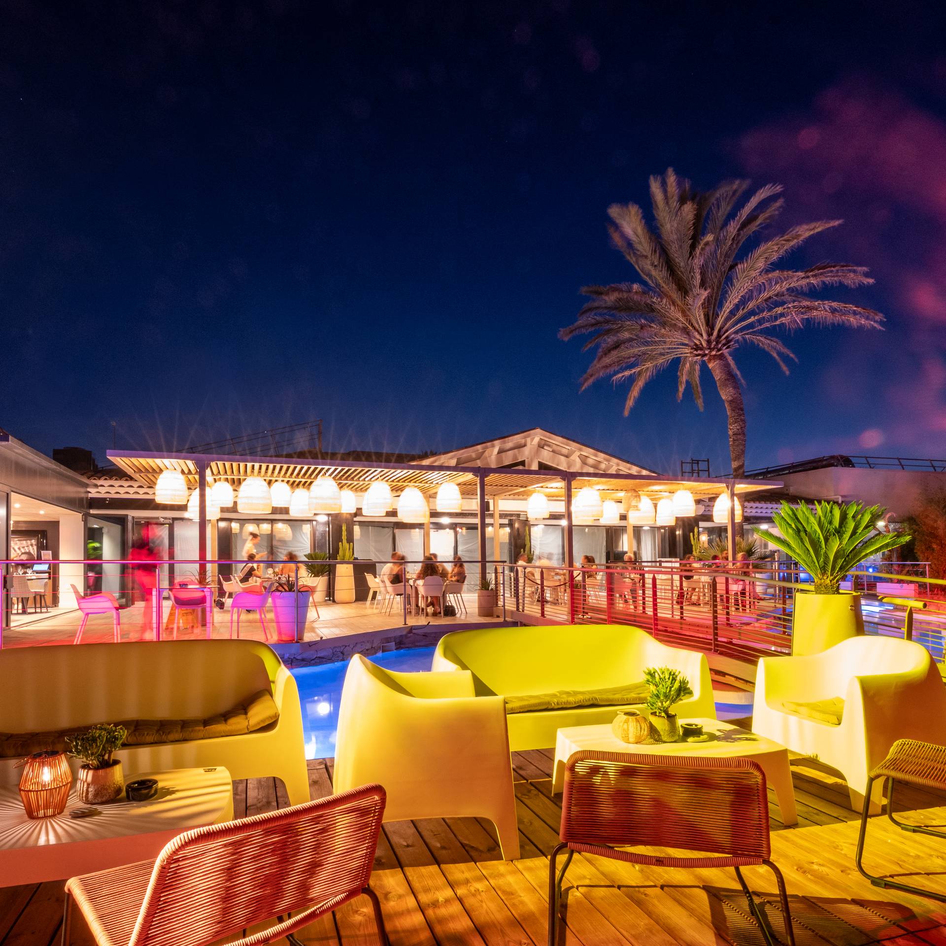 La Siesta Beach Club - Lounge Bar & Restaurant