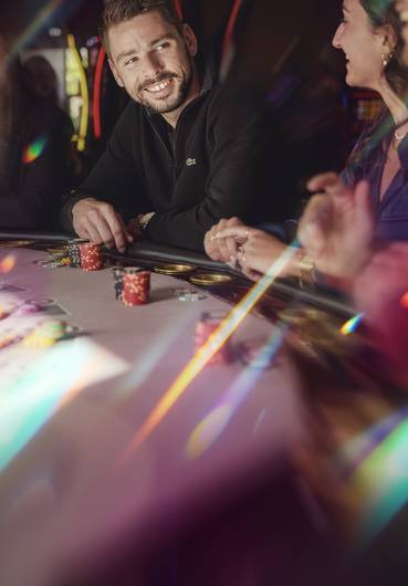 homme jeu moustache homme jeu moustache