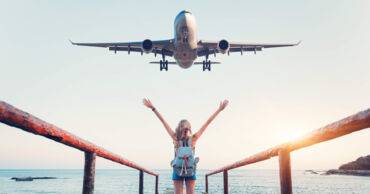 Voyage vacances femme avion